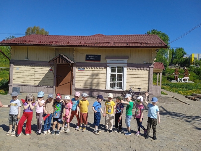 Безопасность на железнодорожных путях Безопасность на железнодорожных путях.
